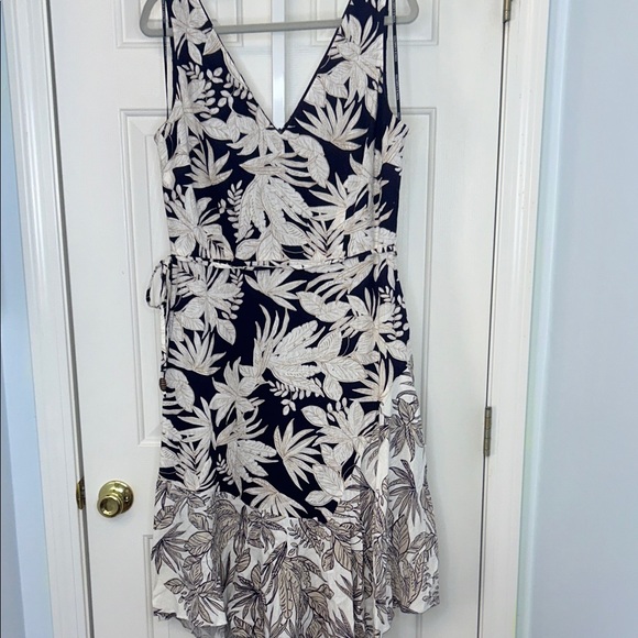 Vince Camuto Purple and White Tropical Wrap High-Low Dress New With Tag Size 14 - Picture 14 of 15